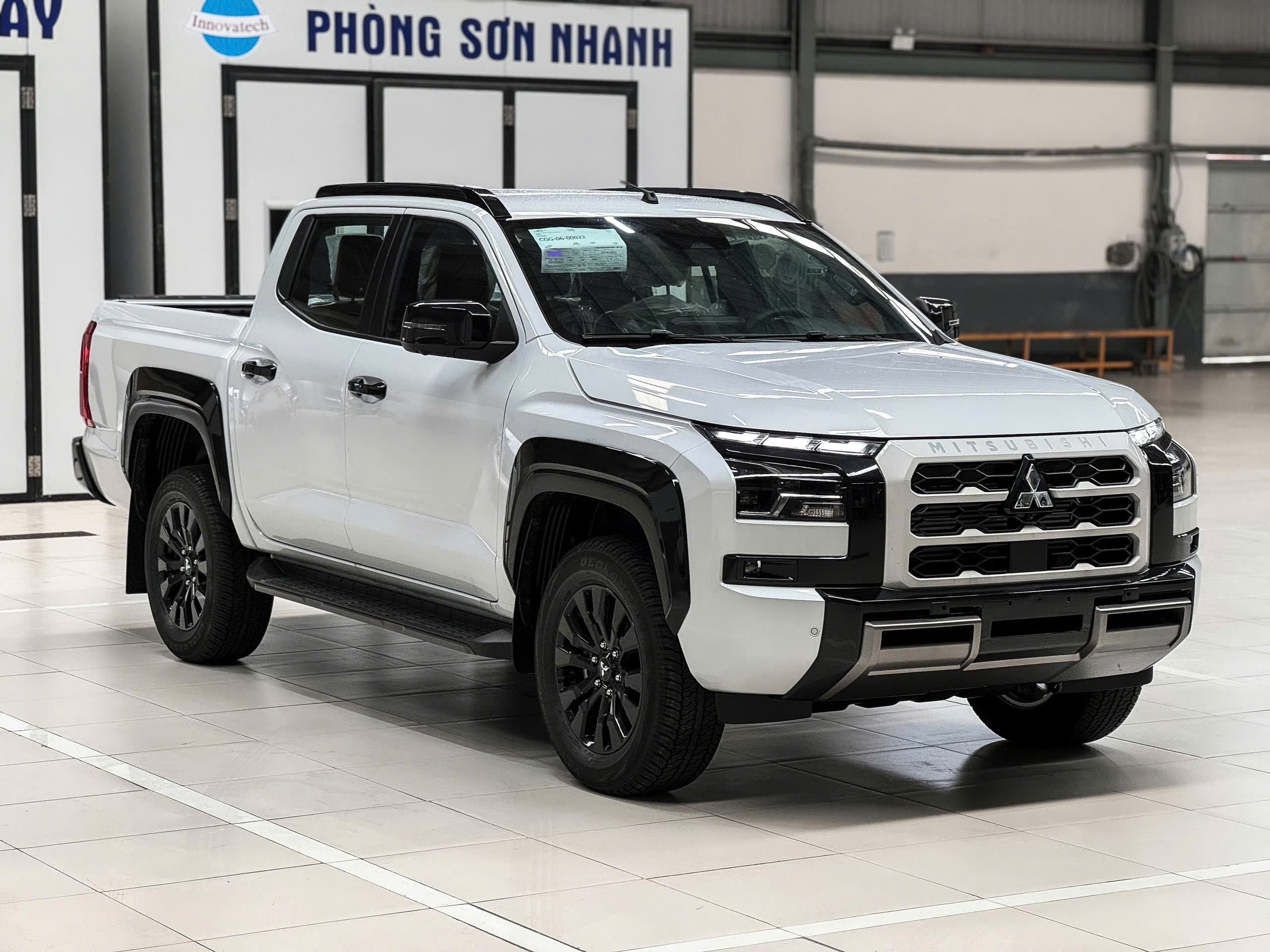 Hình ảnh xe TRITON ATHLETE 2 CẦU TRẮNG - NEW 2025