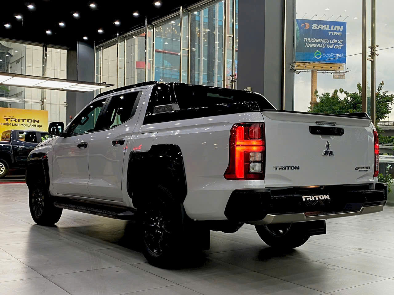 Hình ảnh xe TRITON ATHLETE 2 CẦU TRẮNG - NEW 2025