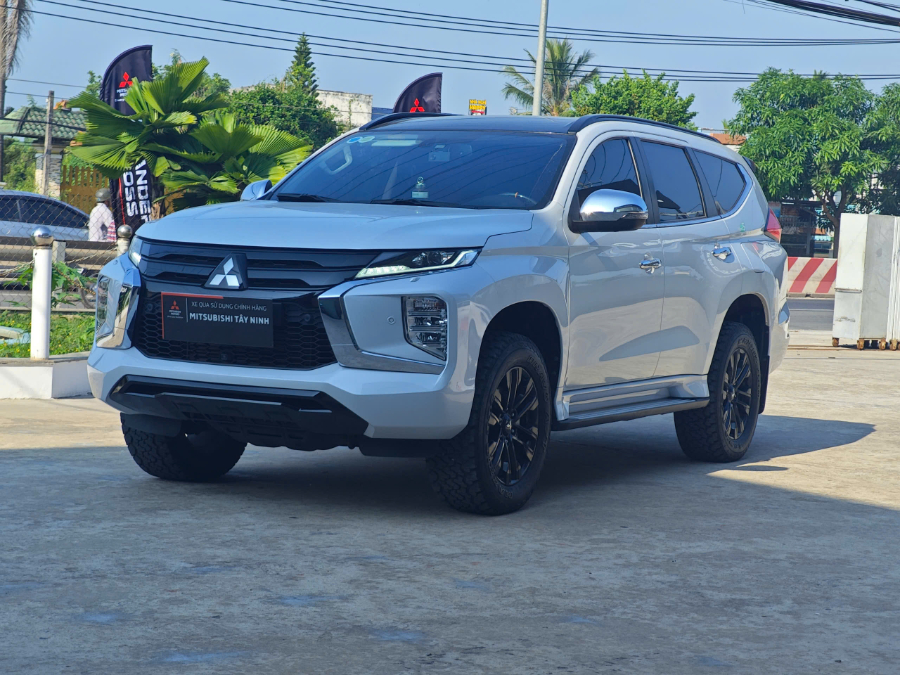 Hình ảnh xe MITSUBISHI PAJERO 4X4 2023