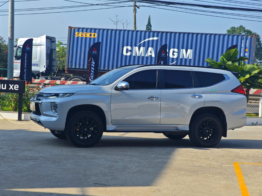 Hình ảnh xe MITSUBISHI PAJERO 4X4 2023