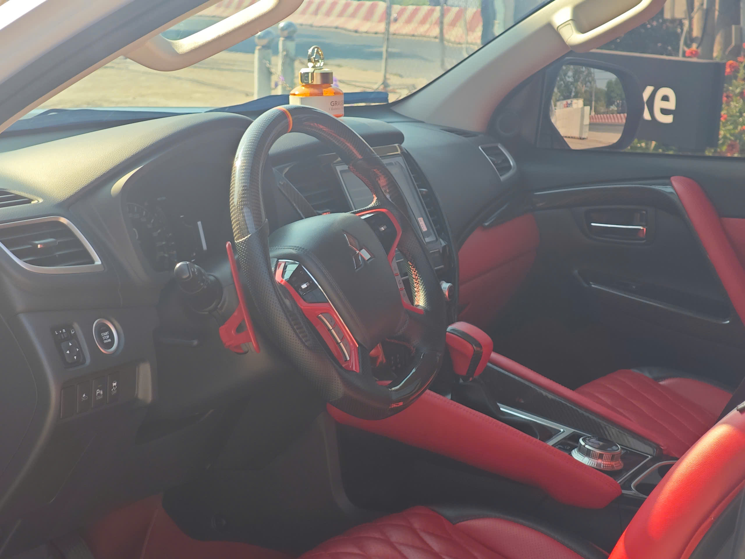 Hình ảnh xe MITSUBISHI PAJERO 4X4 2023