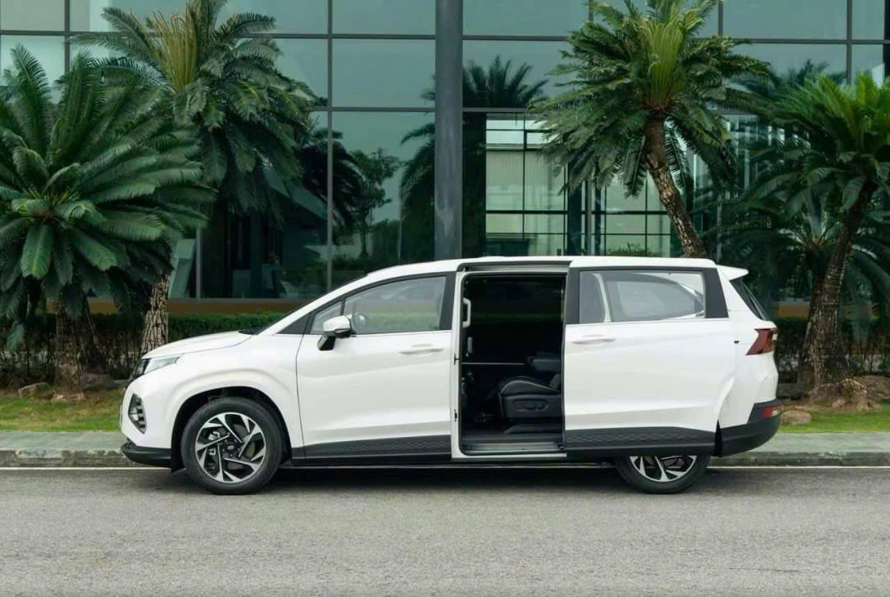 Hình ảnh xe HYUNDAI CUSTIN 1.5 ĐẶC BIỆT 2025