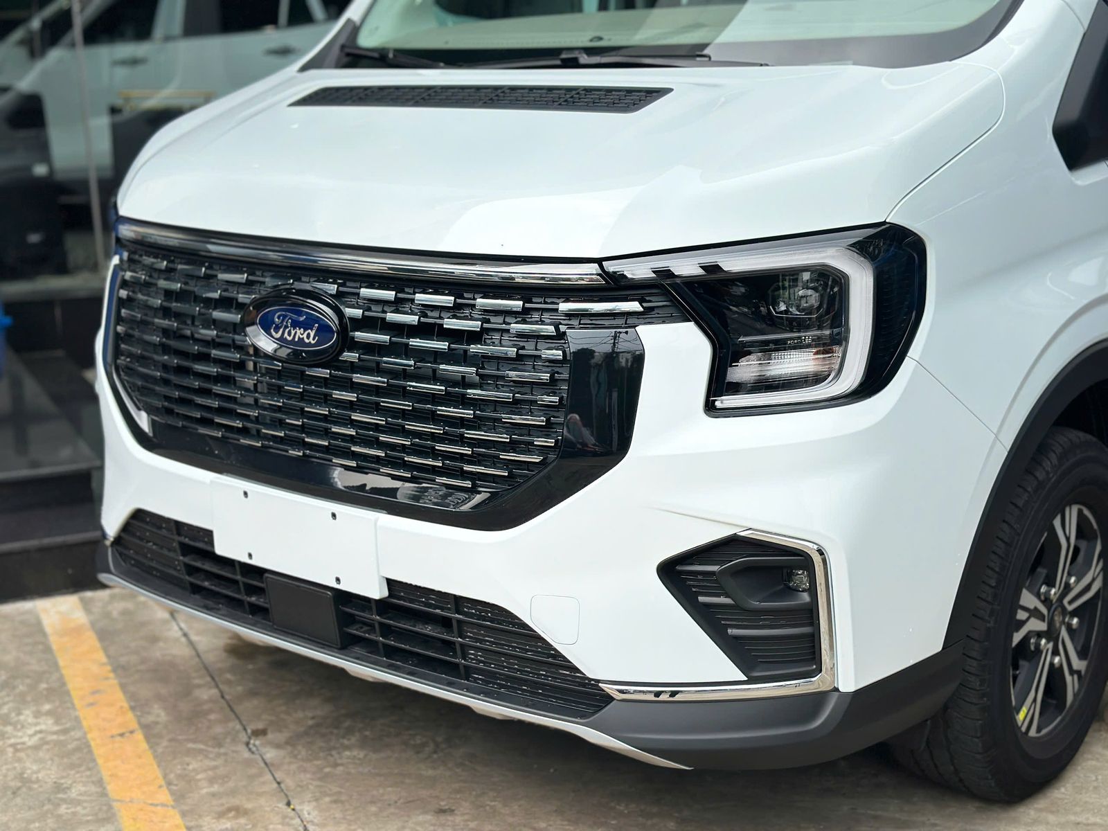 Hình ảnh xe FORD TRANSIT PREMIUM 16S 2025