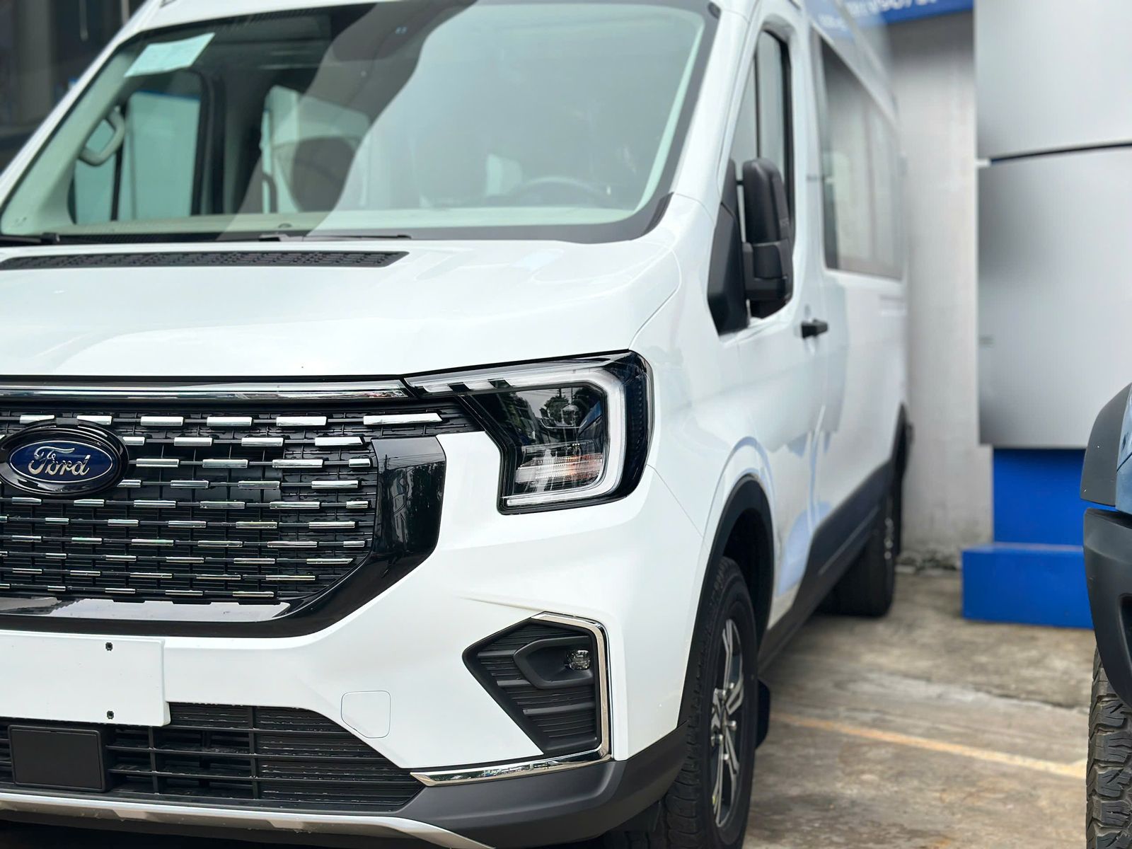 Hình ảnh xe FORD TRANSIT PREMIUM 16S 2025