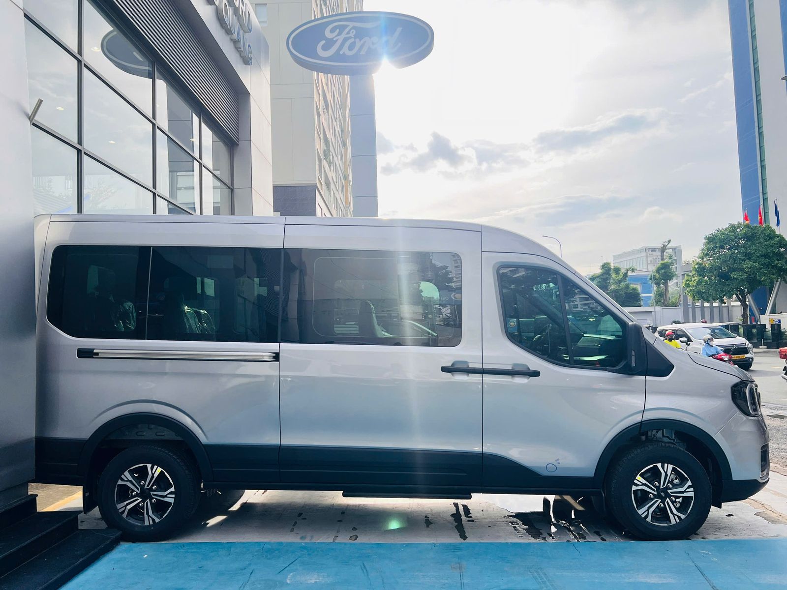 Hình ảnh xe FORD TRANSIT TREND 2025