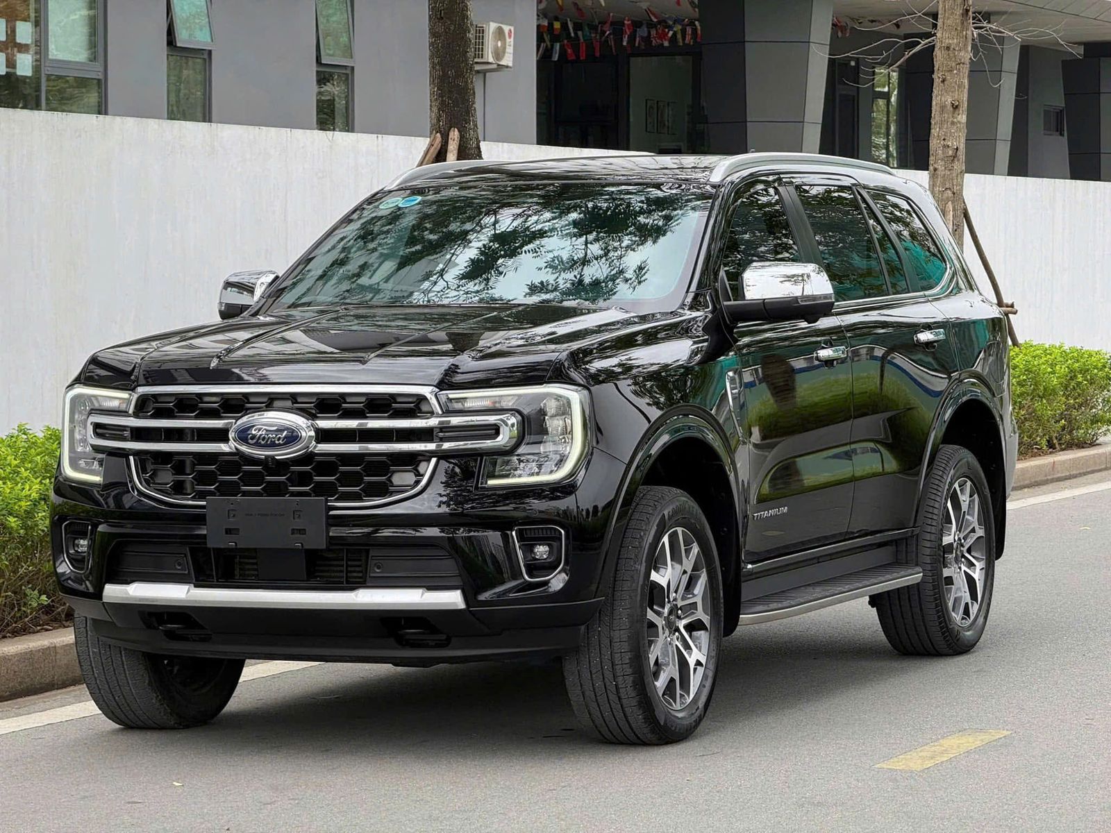 Hình ảnh xe FORD EVEREST TITANIUM 4X2 2025