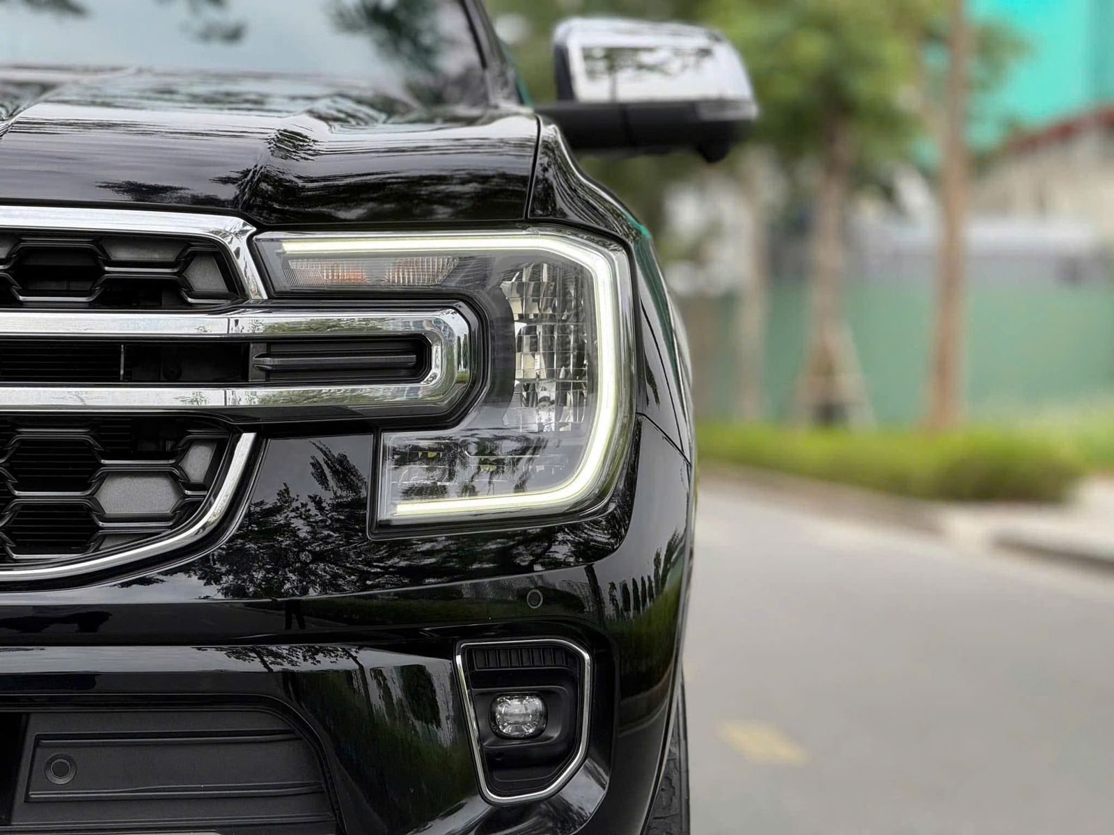 Hình ảnh xe FORD EVEREST TITANIUM 4X2 2025