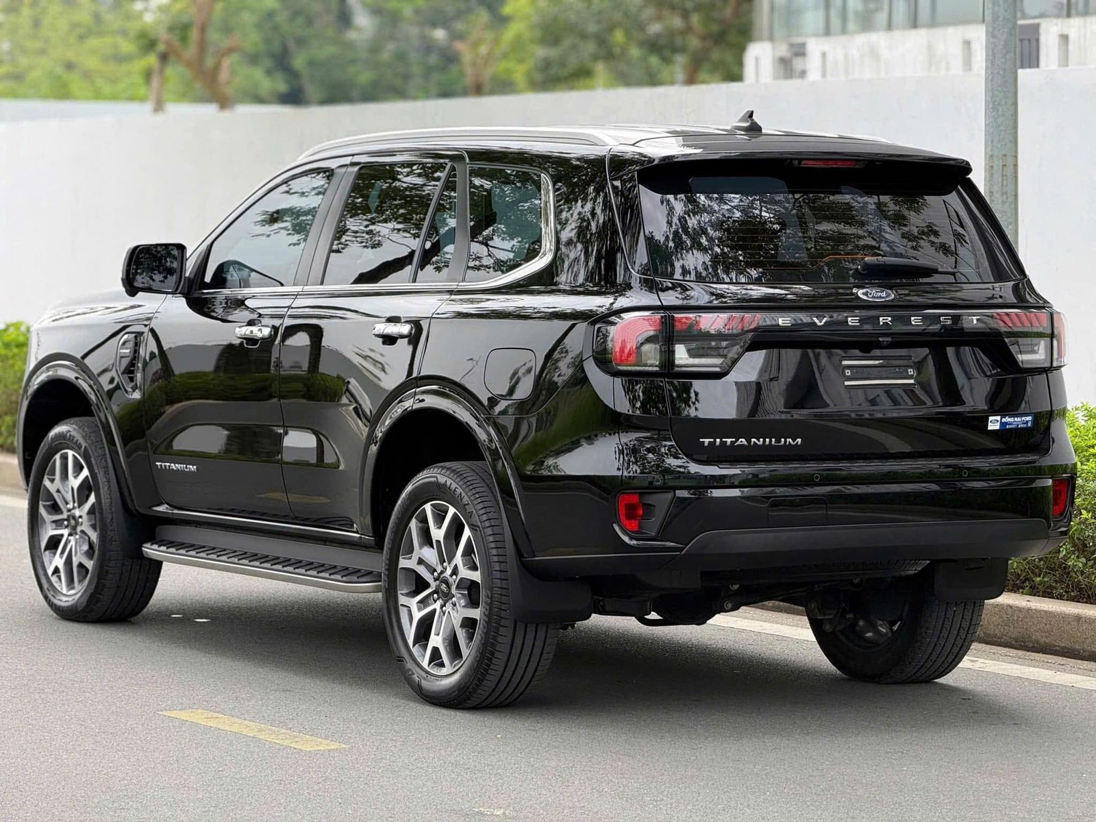 Hình ảnh xe FORD EVEREST TITANIUM 4X2 2025