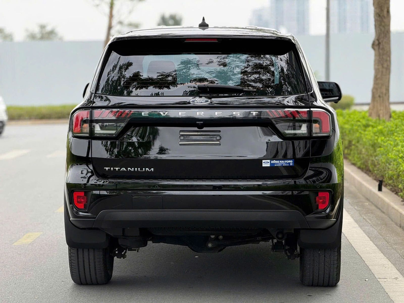 Hình ảnh xe FORD EVEREST TITANIUM 4X2 2025