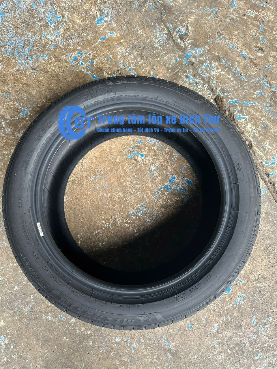 Hình ảnh xe Lốp Michelin 225/50R17 Primacy 5 ( Lốp dành cho xe Kia Carens, Mercedes-Benz C200, C250 ... )