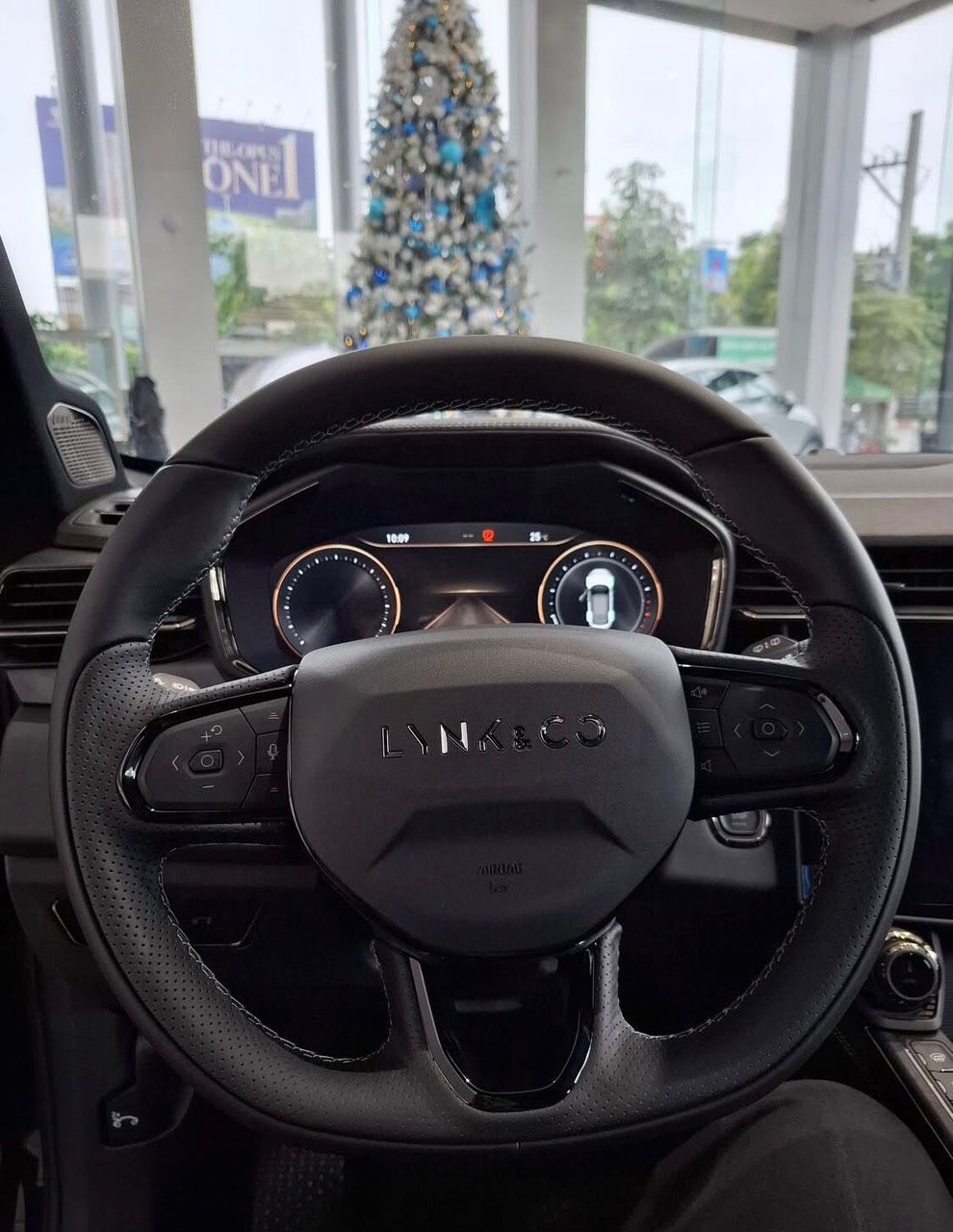 Hình ảnh xe Lynk & Co 01 Hyper Black - NEW 100%