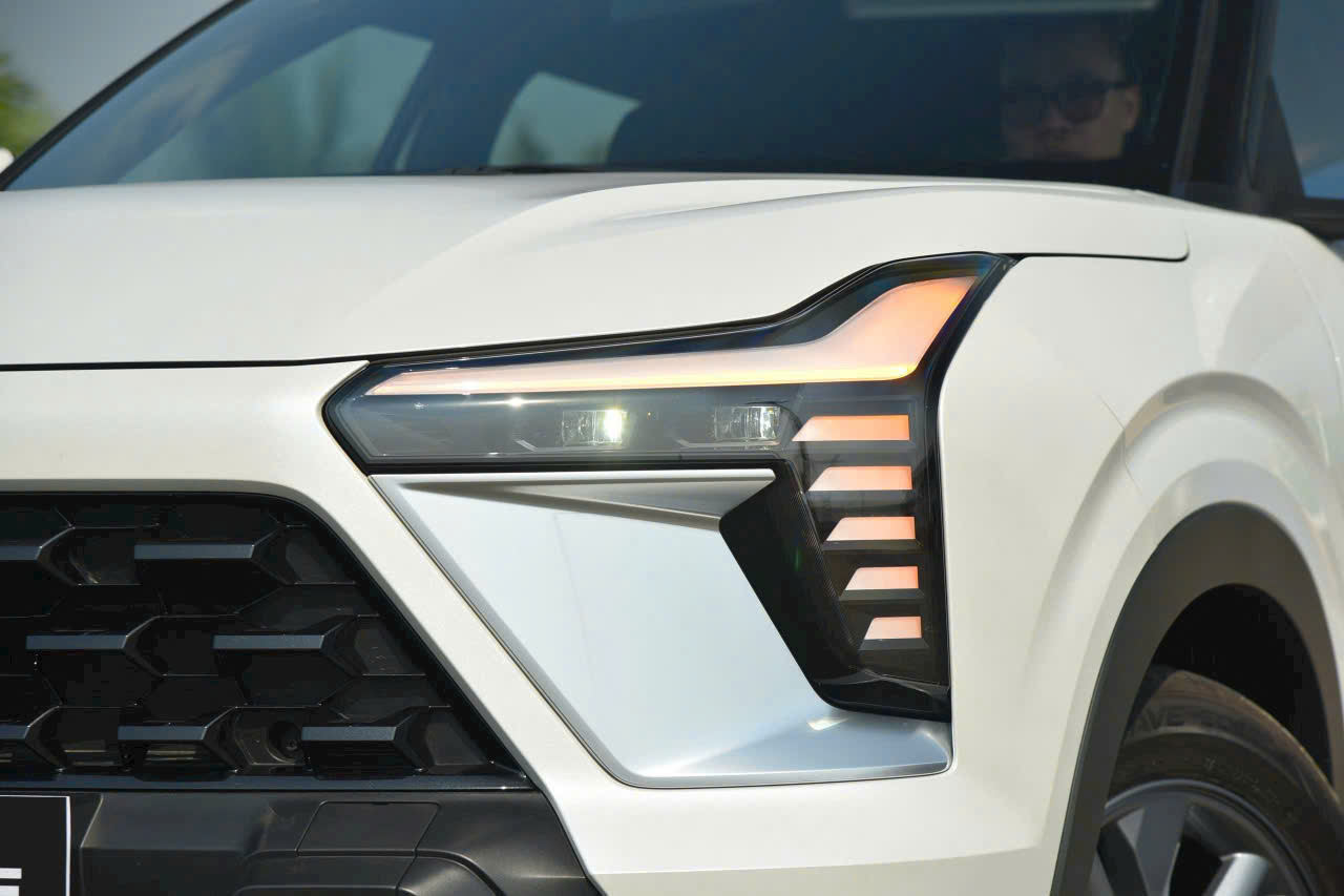 Hình ảnh xe MITSUBISHI XFORCE GLX 2025