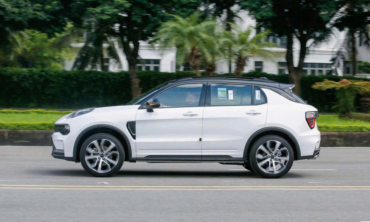 Hình ảnh xe LYNK & CO 01 2.0 TURBO - MỚI 100% - TRẮNG - 2024