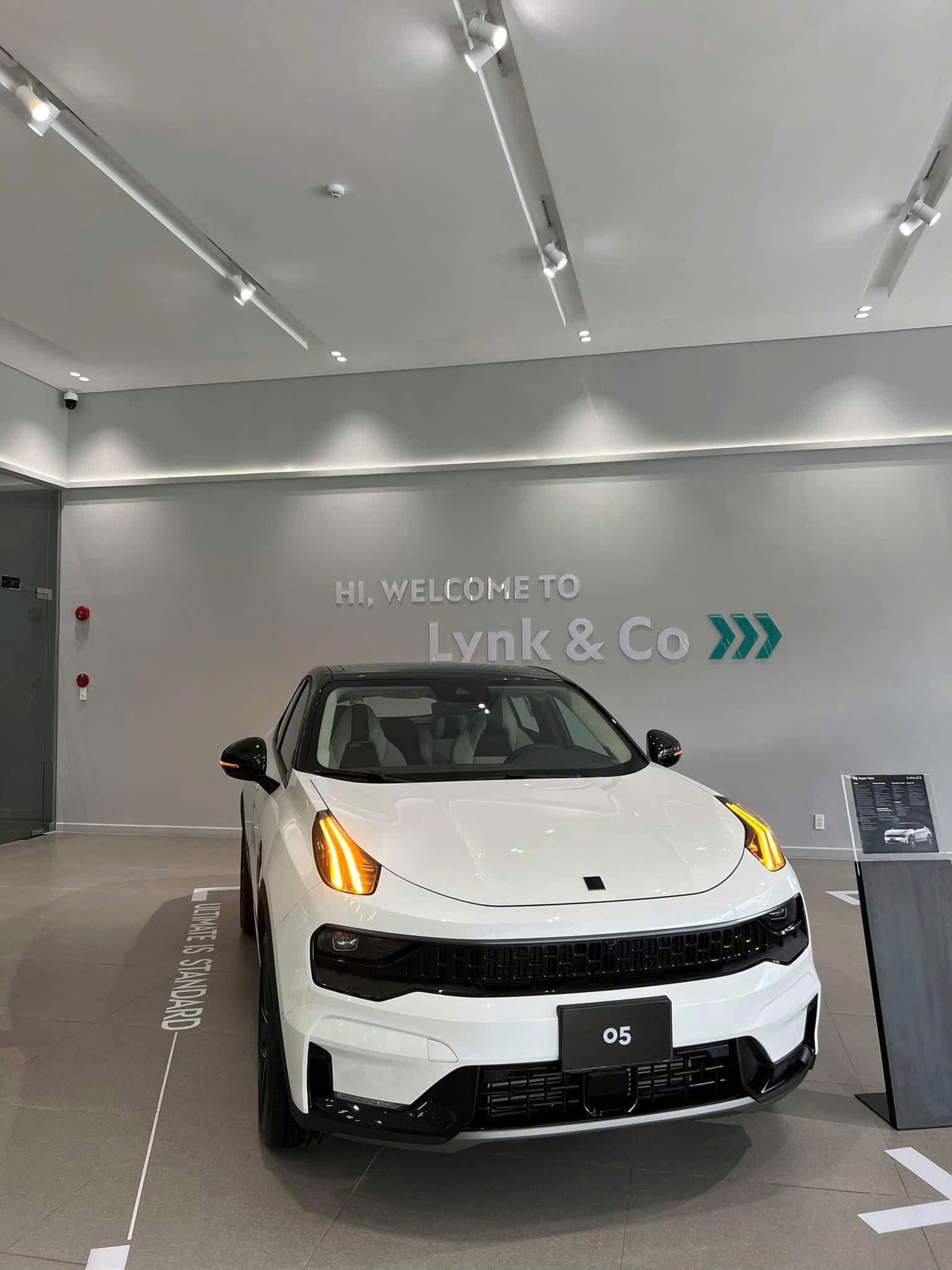 Hình ảnh xe LYNK & CO 05