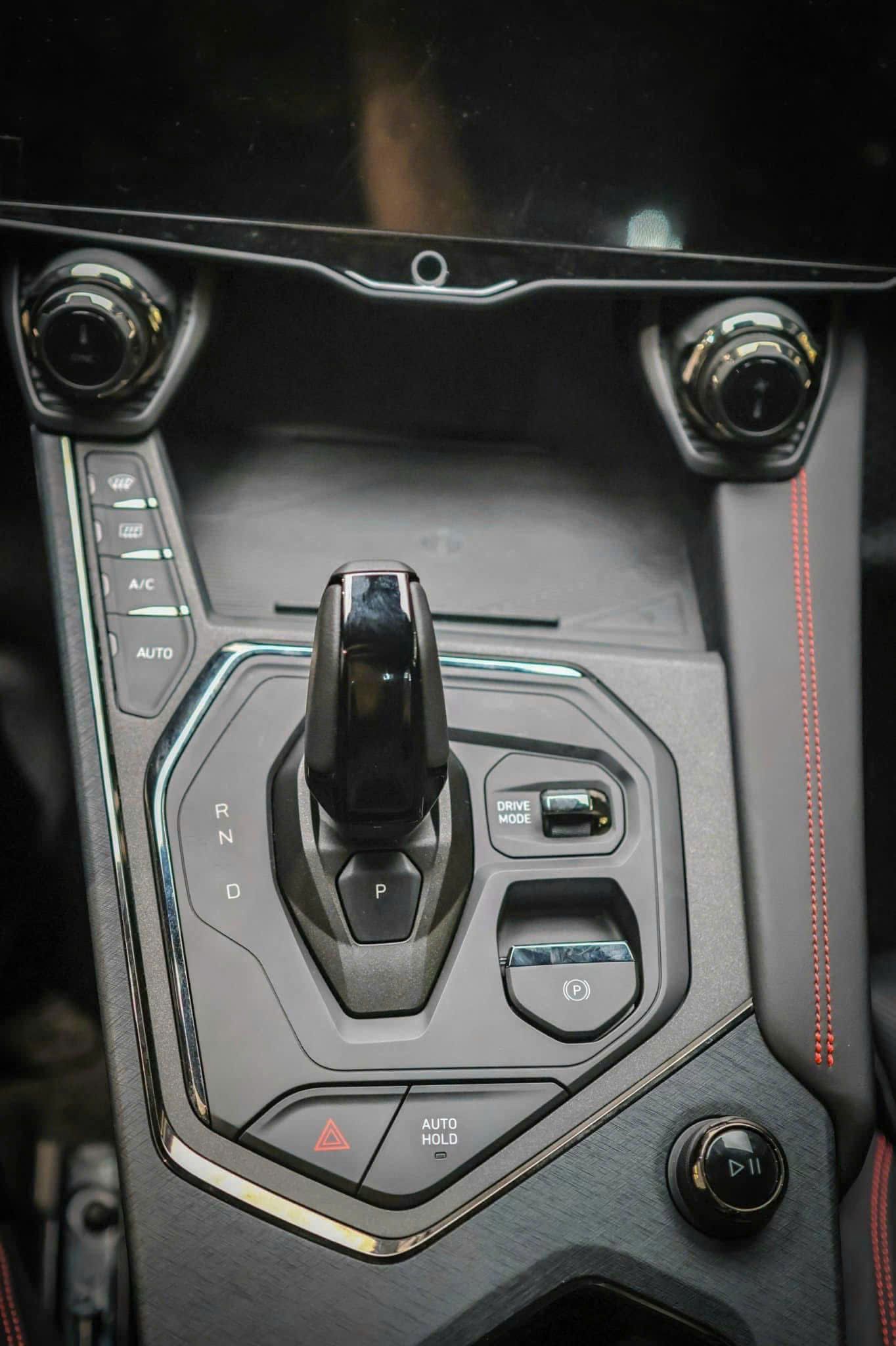 Hình ảnh xe LYNK & CO 05