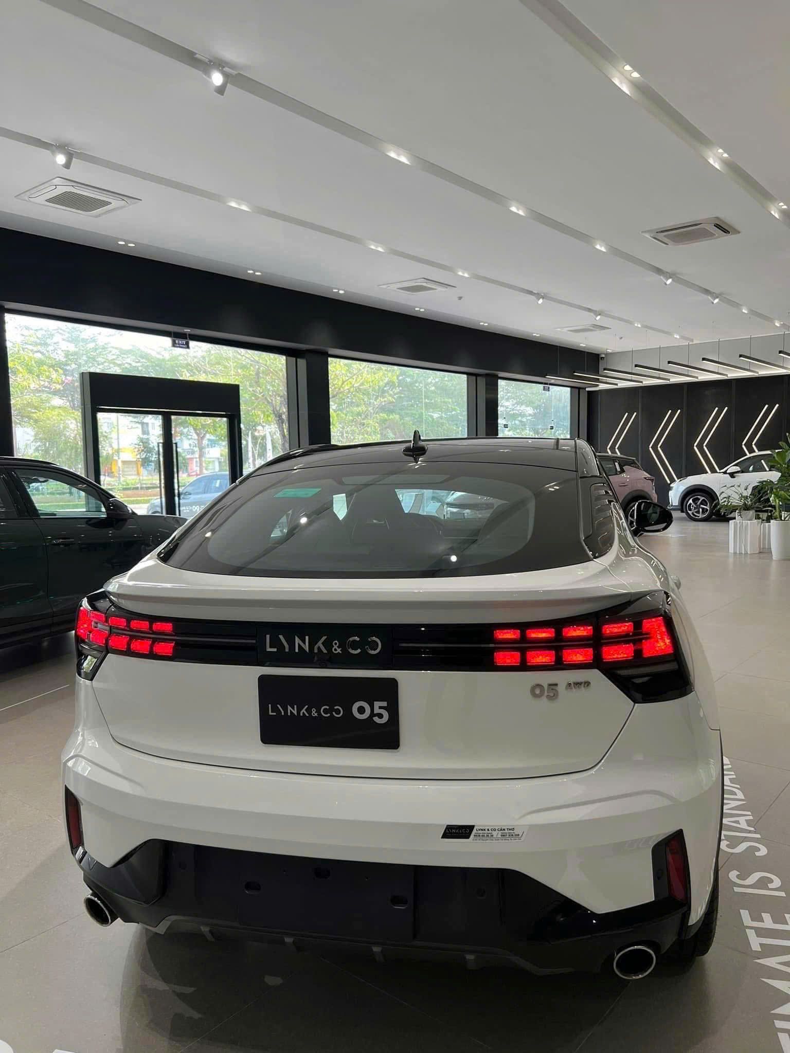 Hình ảnh xe LYNK & CO 05