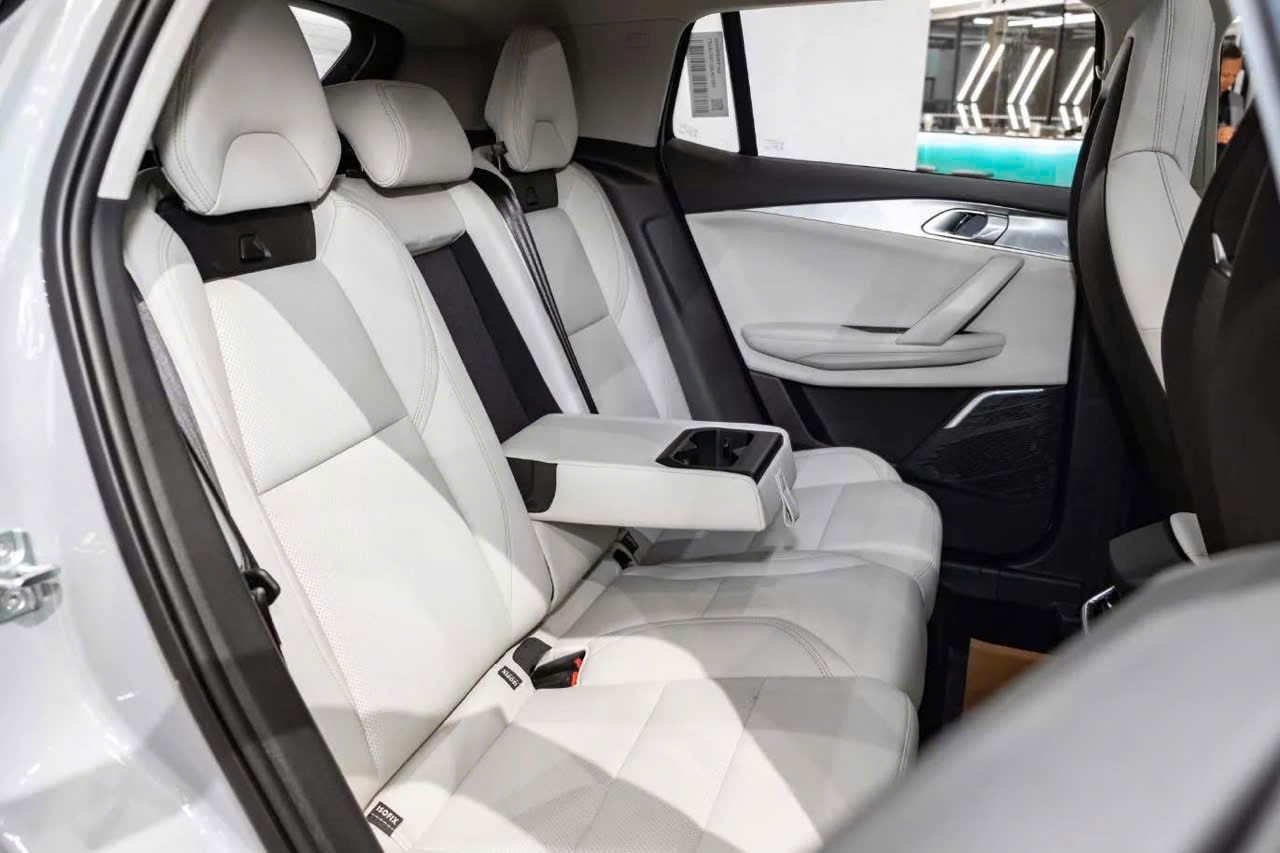 Hình ảnh xe LYNK & CO 06 1.5 TURBO - MỚI 100% - HỒNG LILAC - 2024
