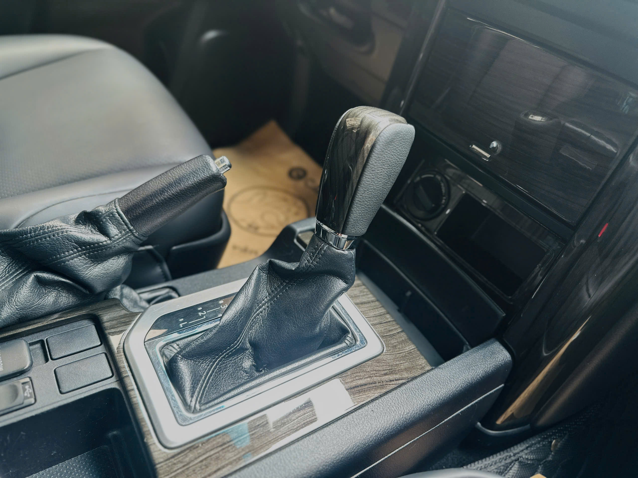 Hình ảnh xe TOYOTA LANDCRUISER PRADO TXL AT 2.7L XĂNG AWD 2015 ODO 250000KM