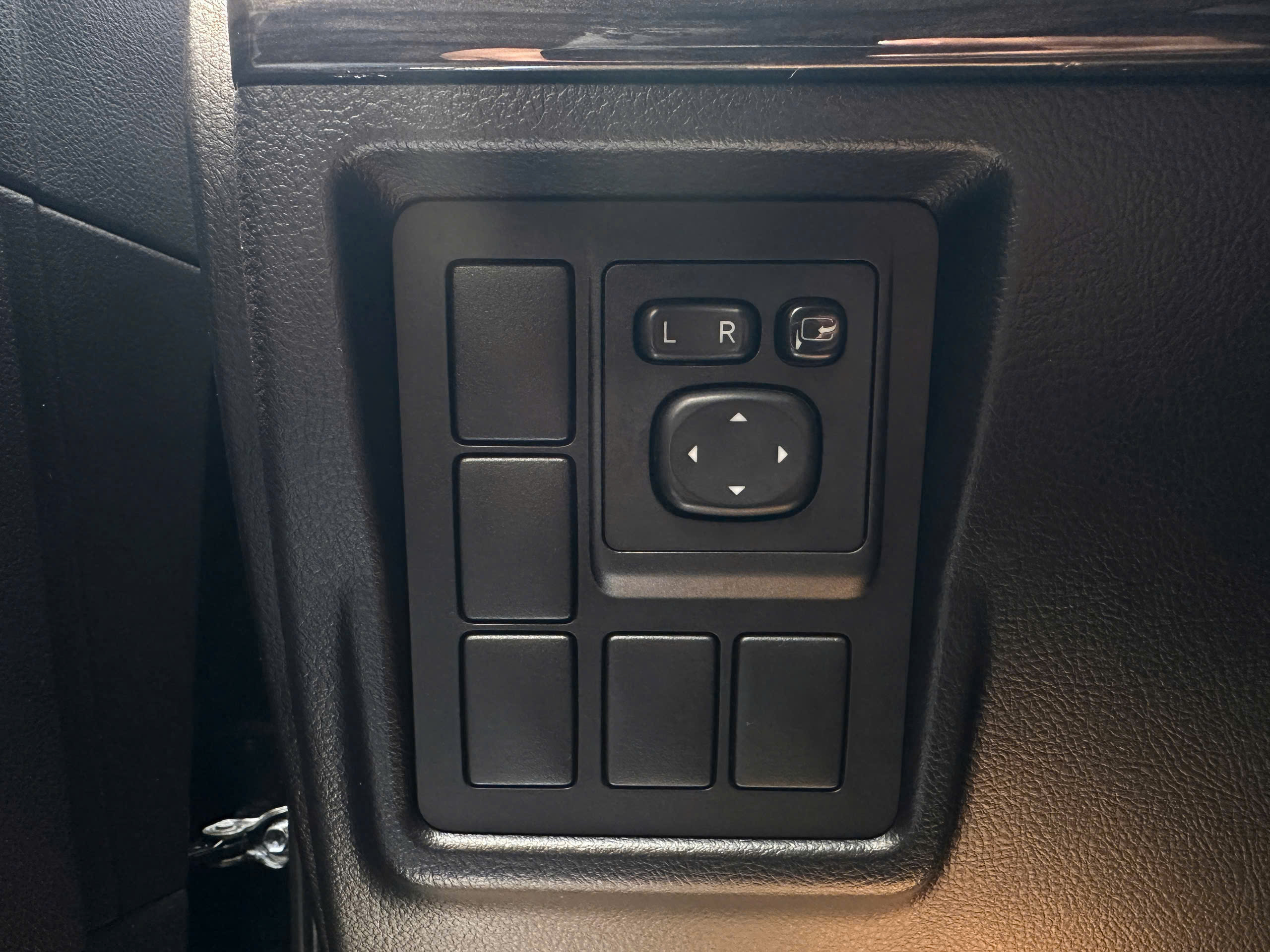 Hình ảnh xe TOYOTA LANDCRUISER PRADO TXL AT 2.7L XĂNG AWD 2015 ODO 250000KM