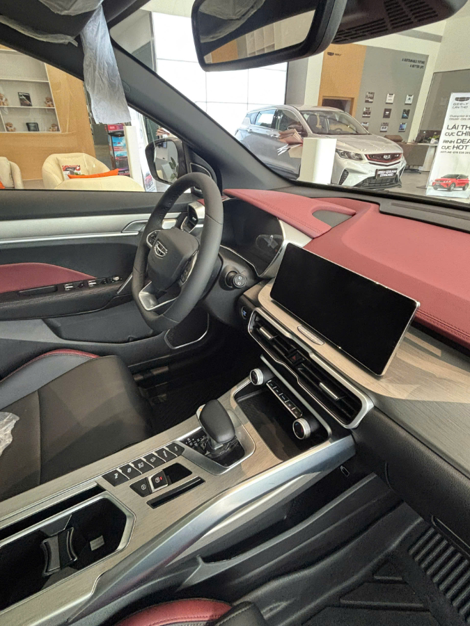 Hình ảnh xe GEELY COOLRAY FLAGSHIP MÀU XÁM NĂM 2025