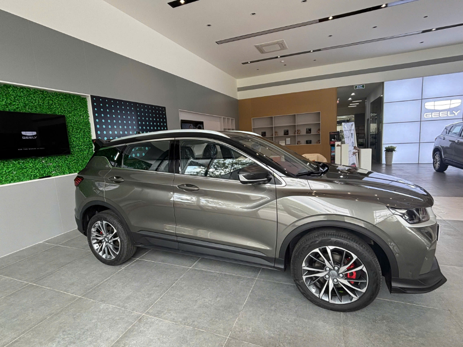 Hình ảnh xe GEELY COOLRAY FLAGSHIP MÀU XÁM NĂM 2025