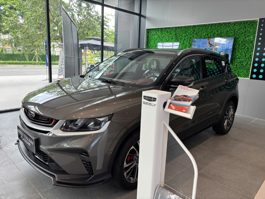 Hình ảnh xe GEELY COOLRAY FLAGSHIP MÀU XÁM NĂM 2025