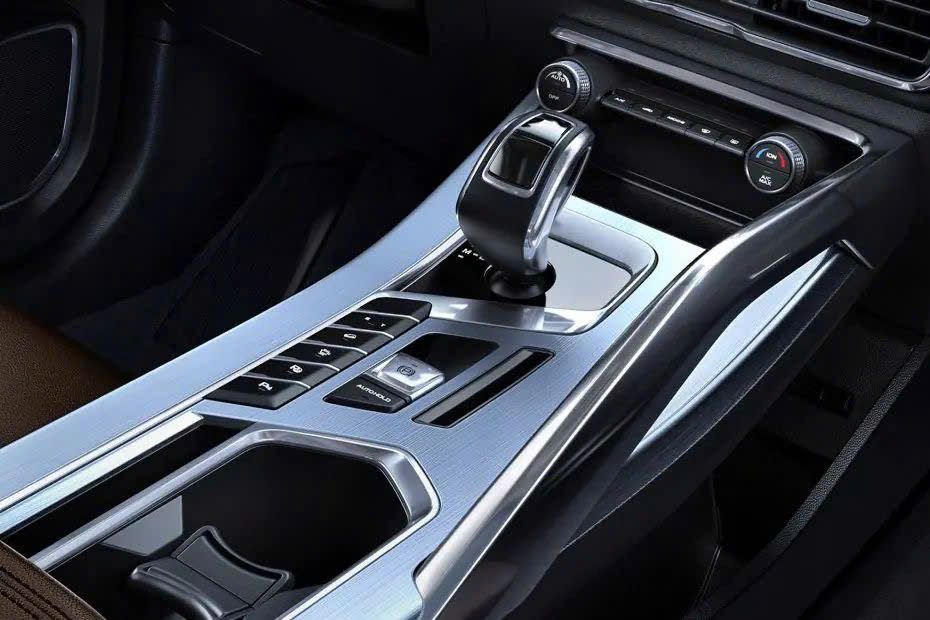 Hình ảnh xe GEELY COOLRAY FLAGSHIP MÀU TRẮNG