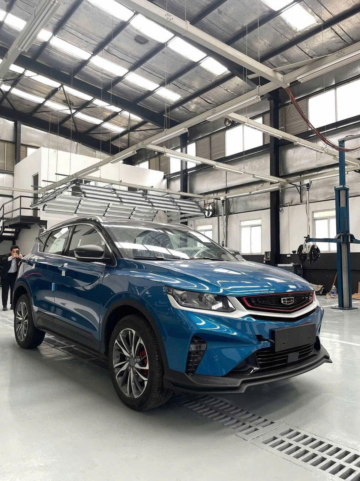 Hình ảnh xe GEELY COOLRAY FLAGSHIP MÀU XANH