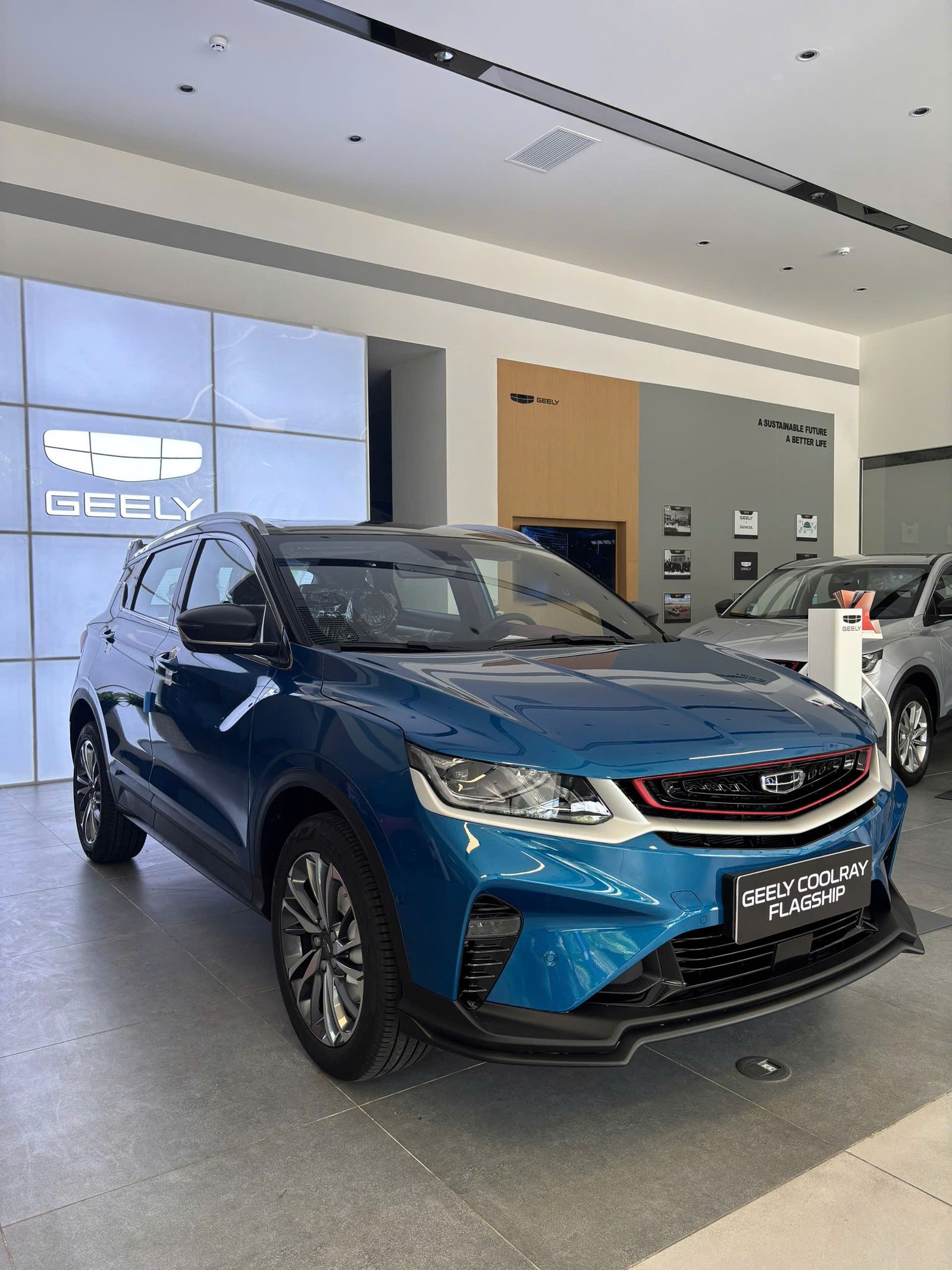 Hình ảnh xe GEELY COOLRAY FLAGSHIP MÀU XANH NĂM 2025