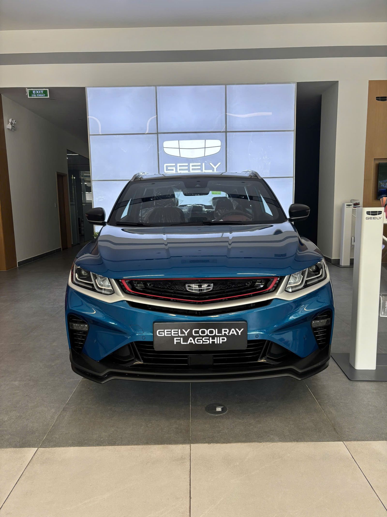 Hình ảnh xe GEELY COOLRAY FLAGSHIP MÀU XANH NĂM 2025