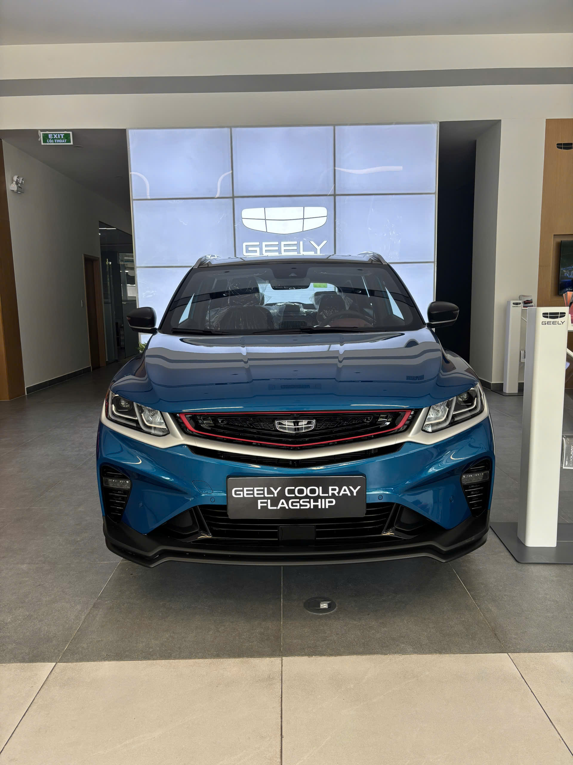 Hình ảnh xe GEELY COOLRAY FLAGSHIP MÀU XANH NĂM 2025