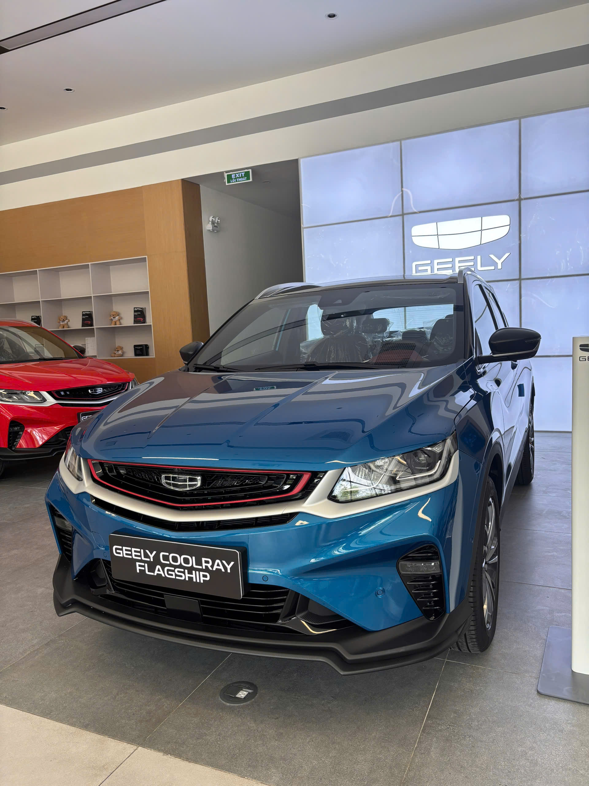 Hình ảnh xe GEELY COOLRAY FLAGSHIP MÀU XANH NĂM 2025