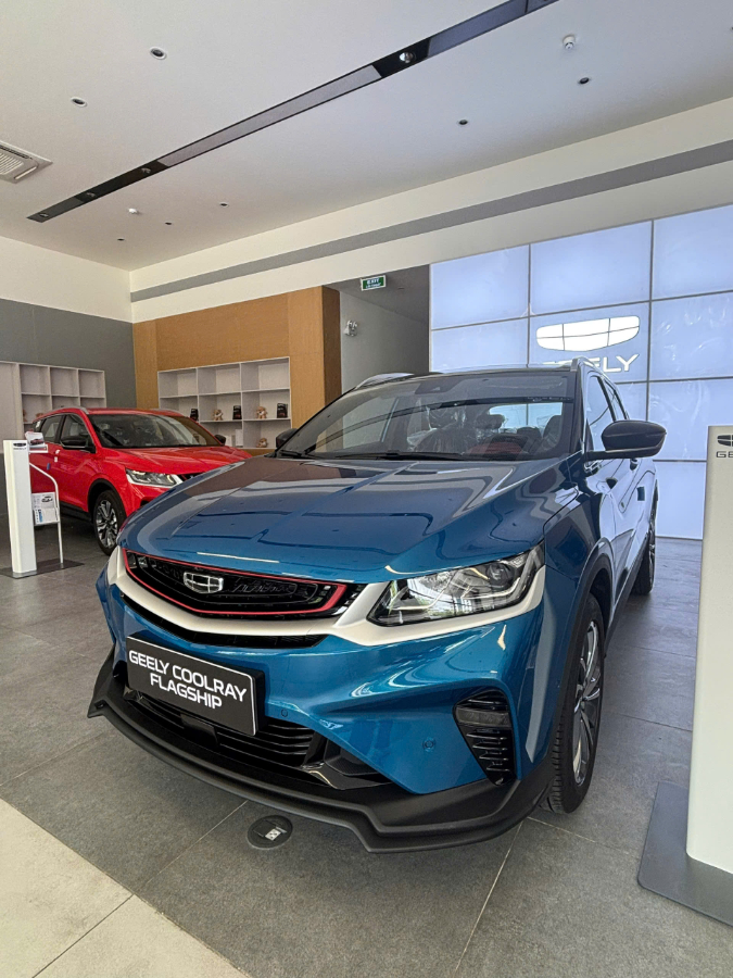 Hình ảnh xe GEELY COOLRAY FLAGSHIP MÀU XANH NĂM 2025