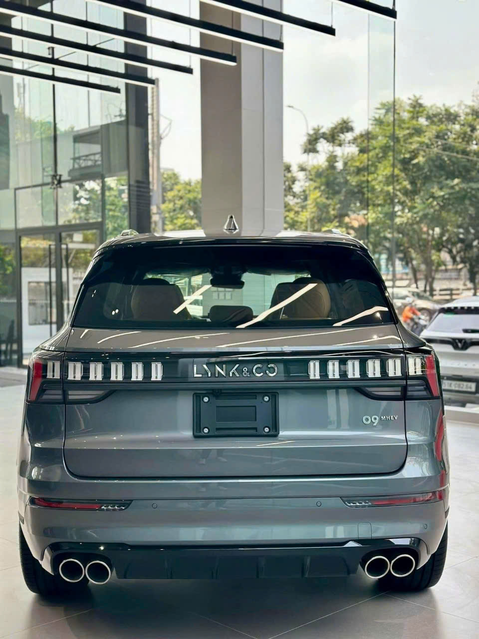 Hình ảnh xe LYNK & CO 09 XÁM ULTRA 2024