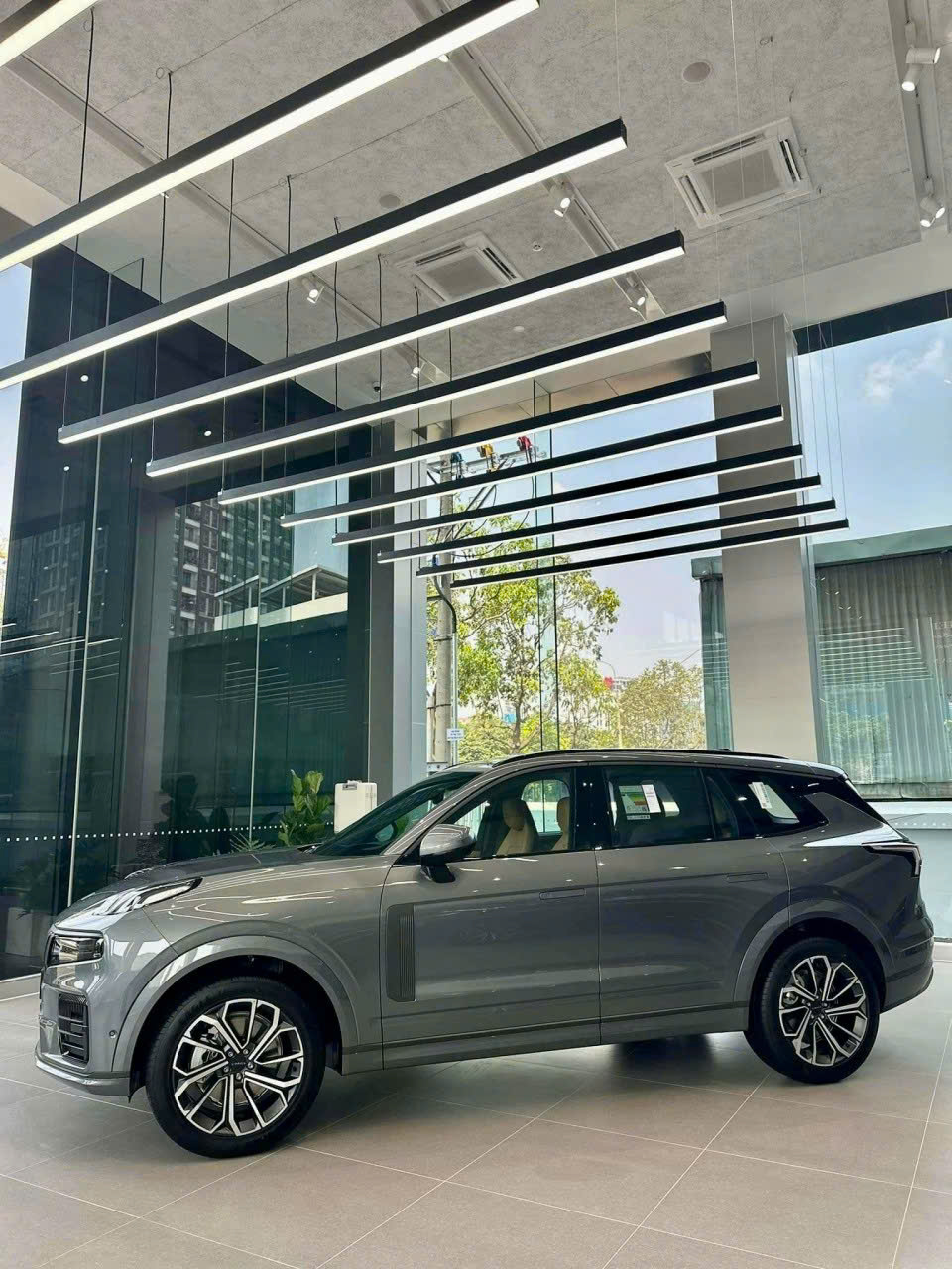 Hình ảnh xe LYNK & CO 09 XÁM ULTRA 2024