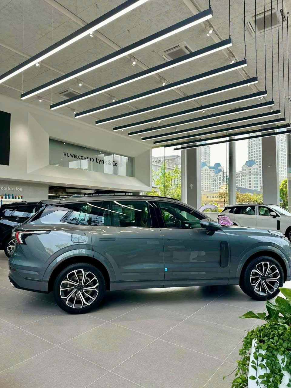 Hình ảnh xe LYNK & CO 09 XÁM ULTRA 2024