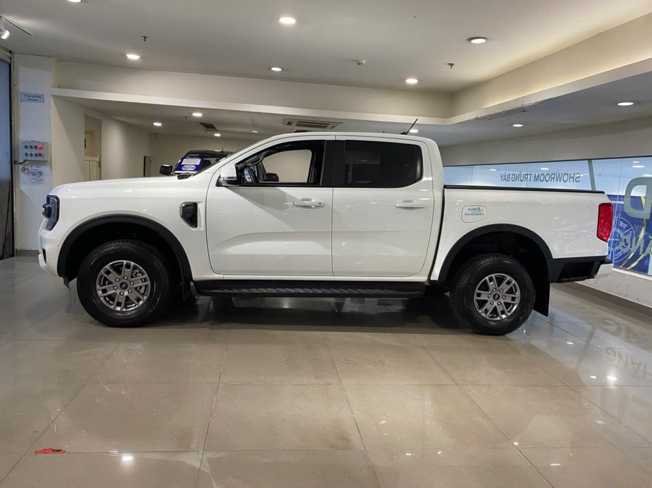 Hình ảnh xe FORD RANGER XLS 4X2 AT 2024 - 8.700KM