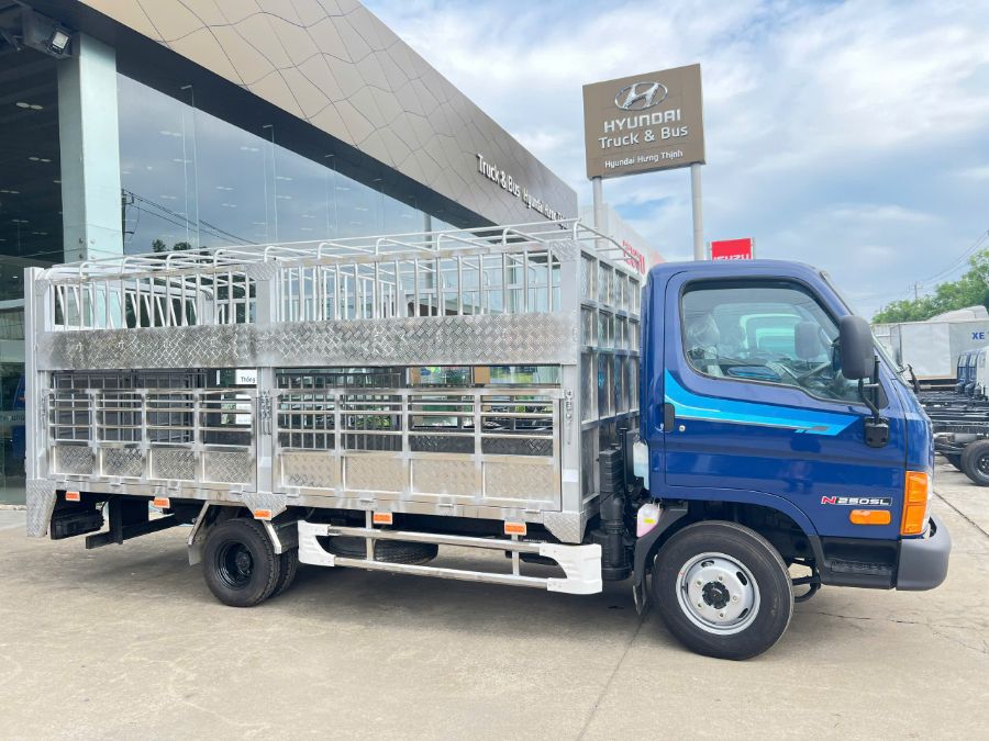 Hình ảnh xe HYUNDAI MIGHTY N250SL CHỞ GIA SÚC TẢI TRỌNG 2.5 TẤN