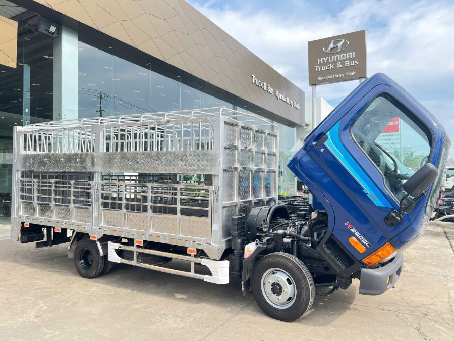 Hình ảnh xe HYUNDAI MIGHTY N250SL CHỞ GIA SÚC TẢI TRỌNG 2.5 TẤN