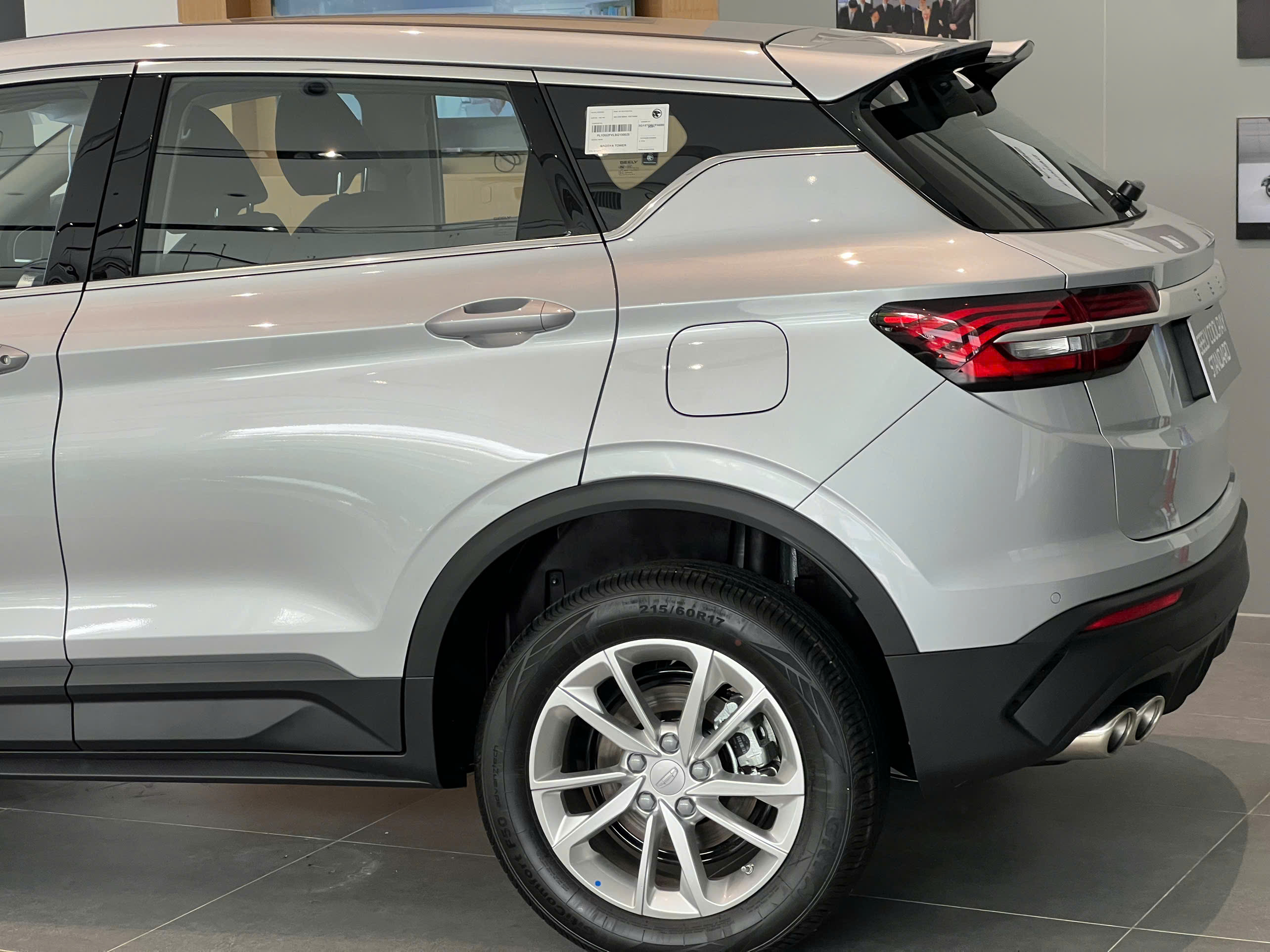 Hình ảnh xe GEELY COOLRAY STANDARD MÀU BẠC