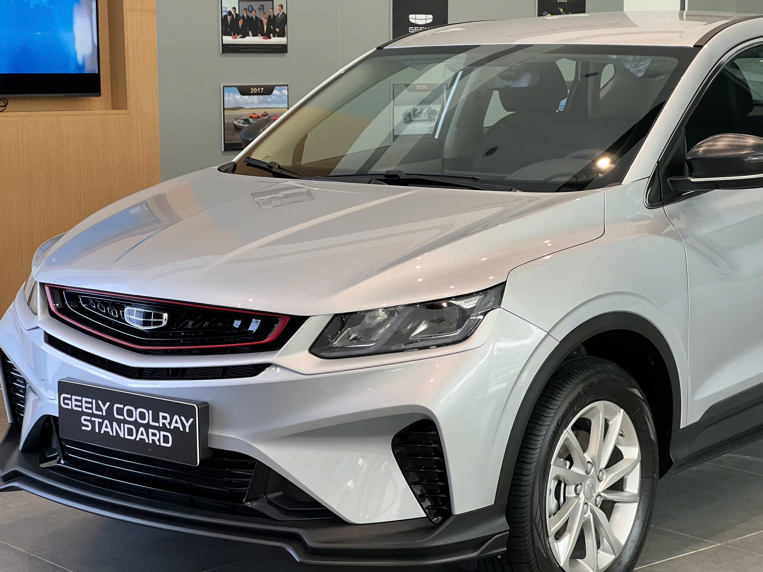 Hình ảnh xe GEELY COOLRAY STANDARD MÀU BẠC