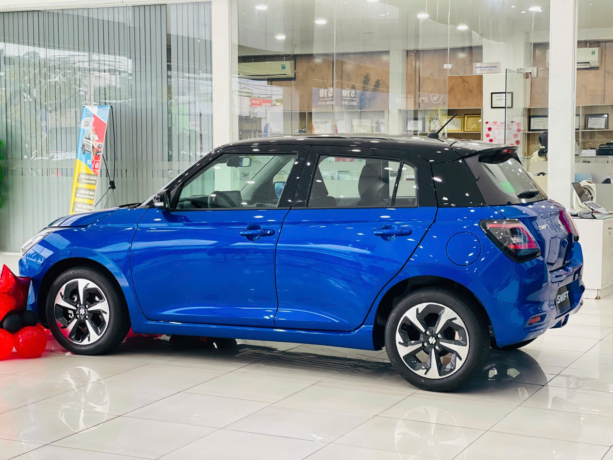 Hình ảnh xe Suzuki Swift Hybrid 2025 nhập Nhật Bản - Màu xanh - full ADAS