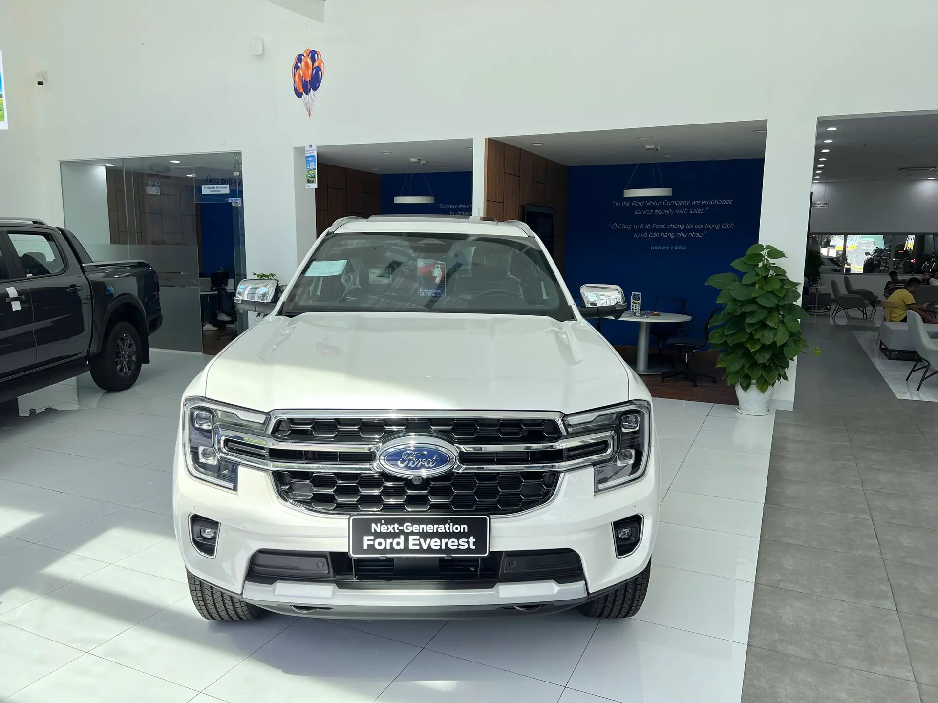 Hình ảnh xe FORD EVEREST 2.0L ST5 6AT 2WD TITANIUM TRẮNG