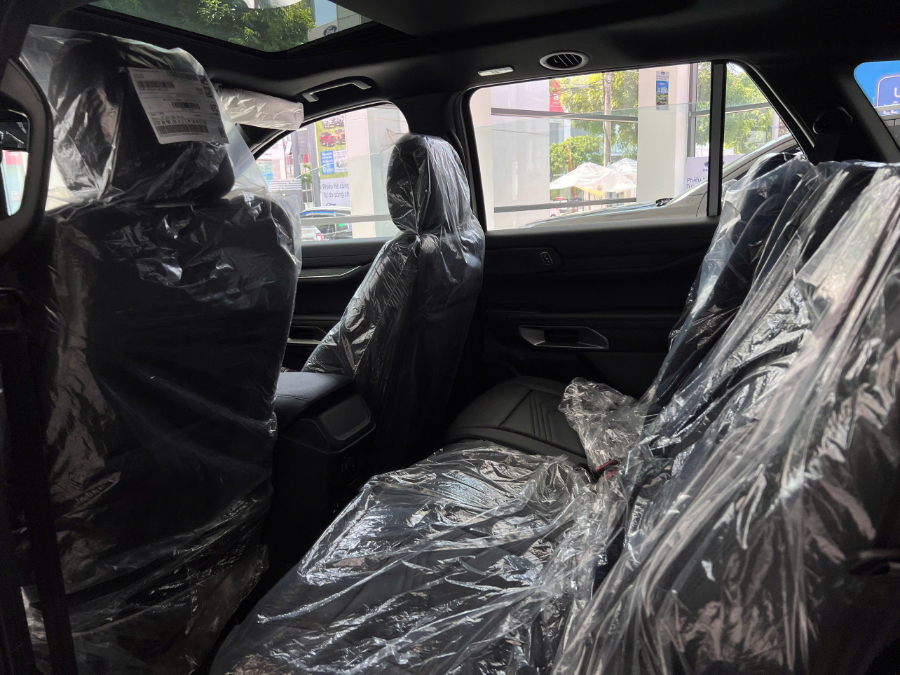 Hình ảnh xe FORD EVEREST 2.0L ST5 6AT 2WD TITANIUM TRẮNG