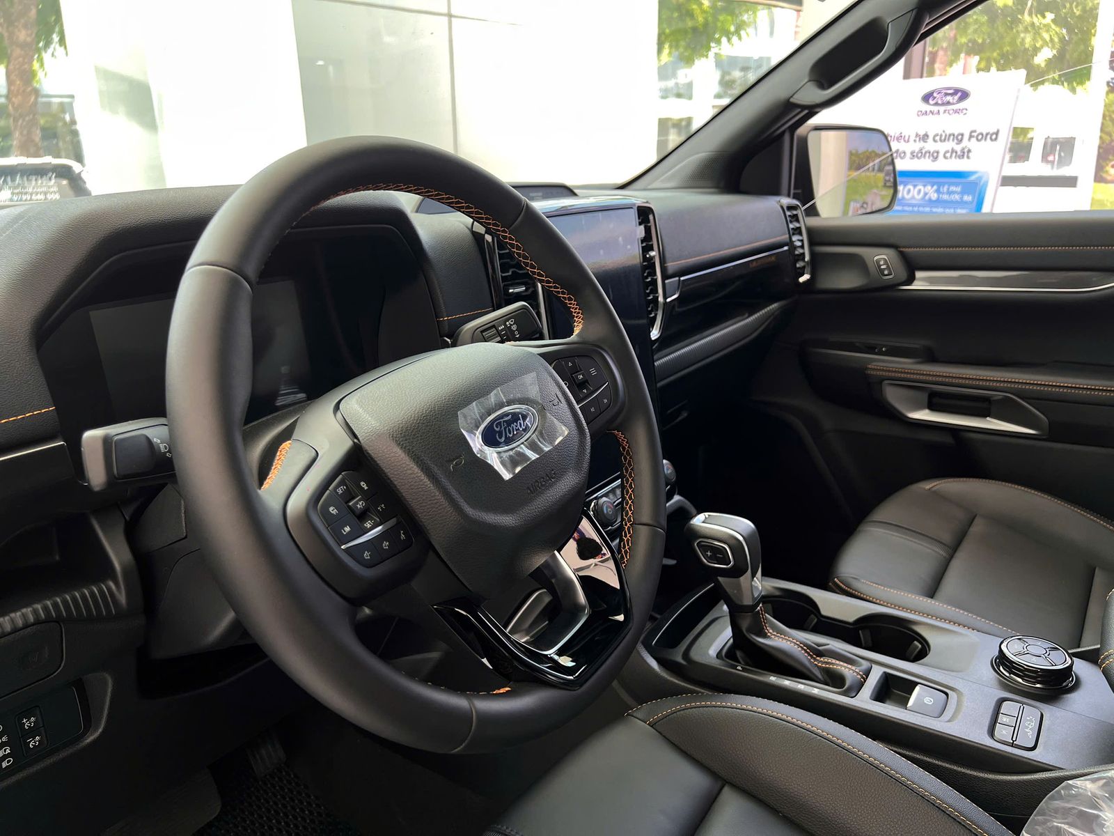 Hình ảnh xe FORD RANGER 2.0L 10AT 4x4 WILDTRAK ĐEN
