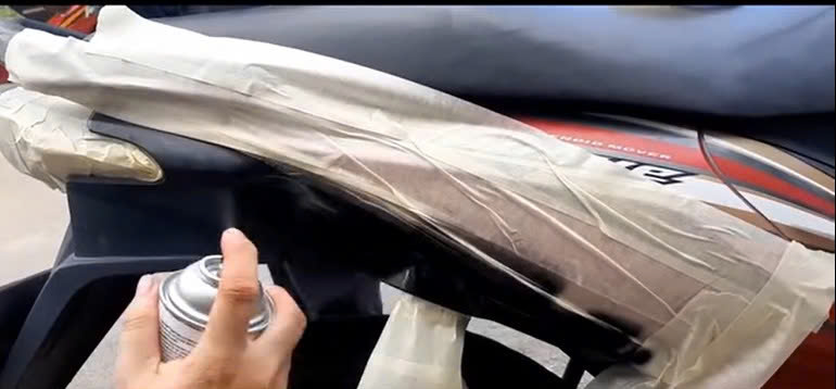 Hình ảnh xe NHỰA XE BẠC MÀU, Ố TRẮNG? ĐỪNG VỘI THAY MỚI! GIẢI PHÁP ĐỈNH CAO VỚI CHI PHÍ TIẾT KIỆM!