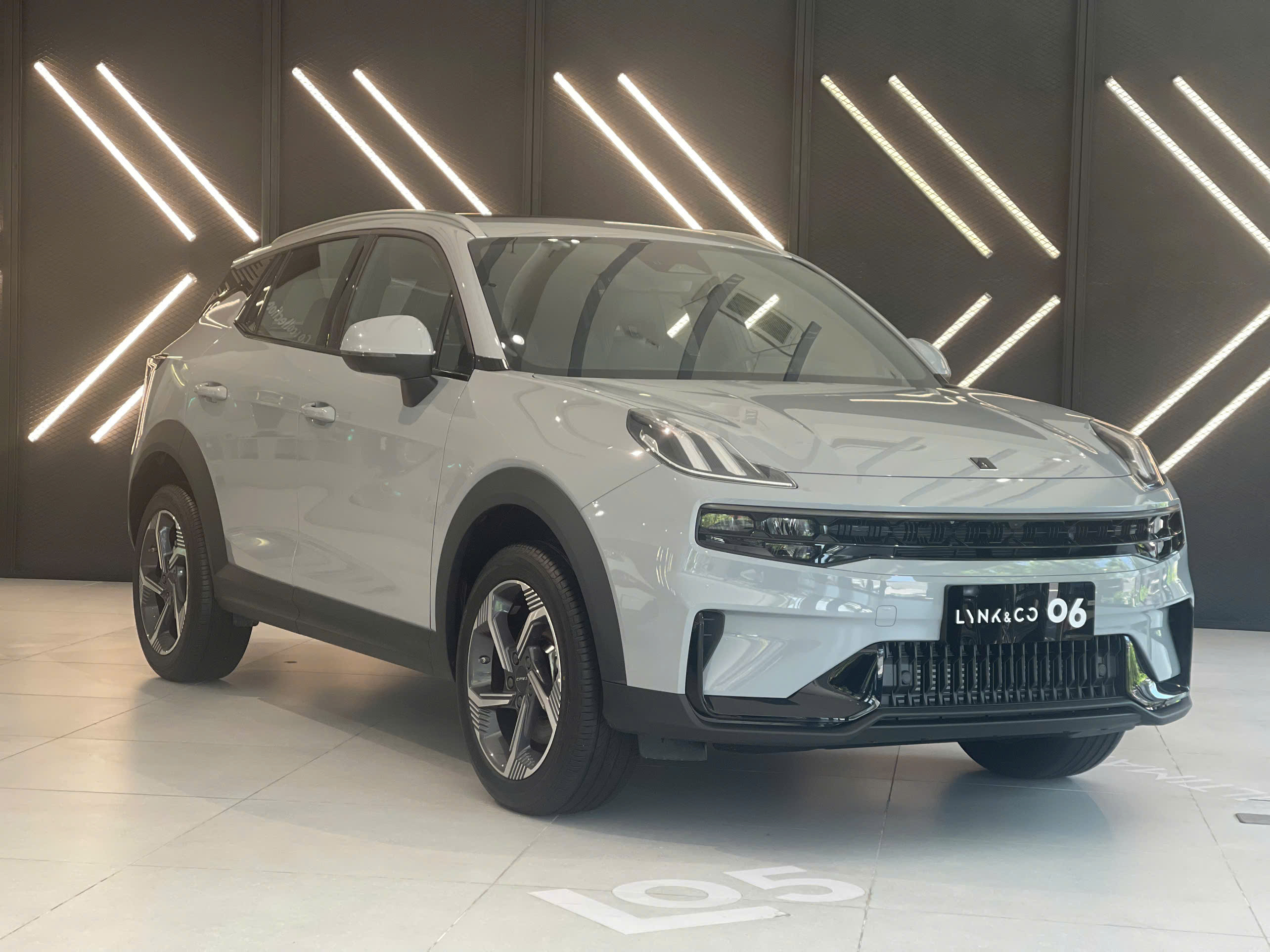 Hình ảnh xe LYNK & CO 06 2025