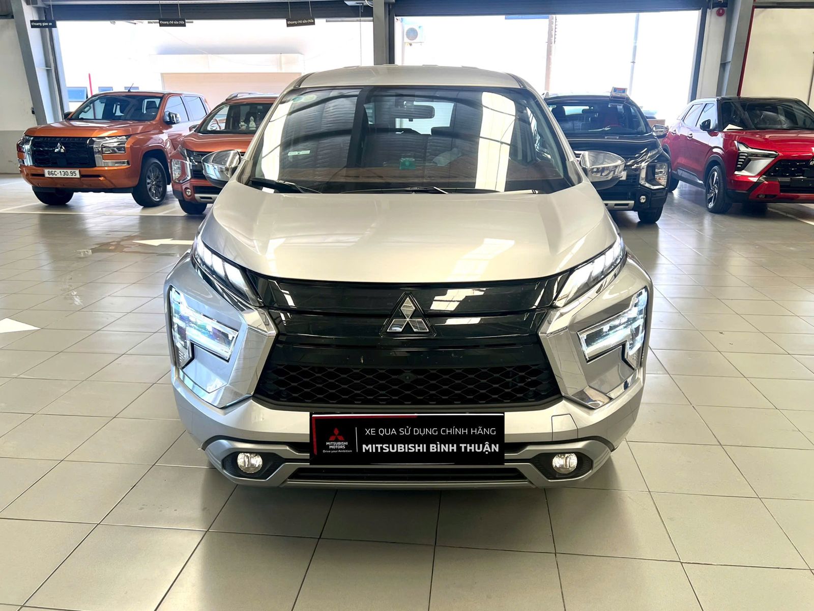 Hình ảnh xe Mitsubishi Xpander Premium Bạc 2024