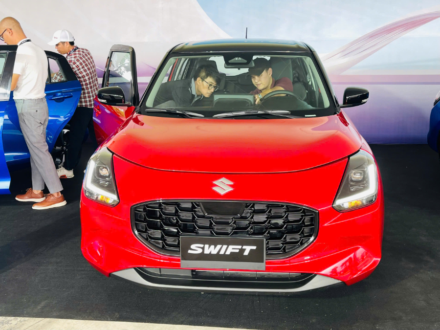 Hình ảnh xe Suzuki Swift Hybrid 2025 Màu Đỏ, an toàn ADAS, 6 túi khí, nhập khẩu Nhật Bản