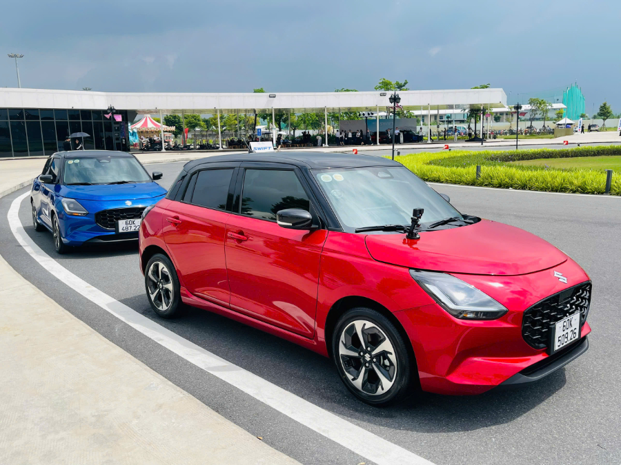 Hình ảnh xe Suzuki Swift Hybrid 2025 Màu Đỏ, an toàn ADAS, 6 túi khí, nhập khẩu Nhật Bản